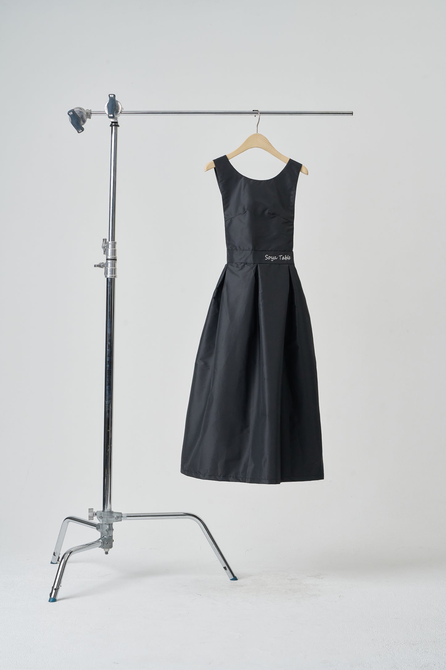 Long Hepburn Apron (17th restock, shipping starts 4th week of Dec)